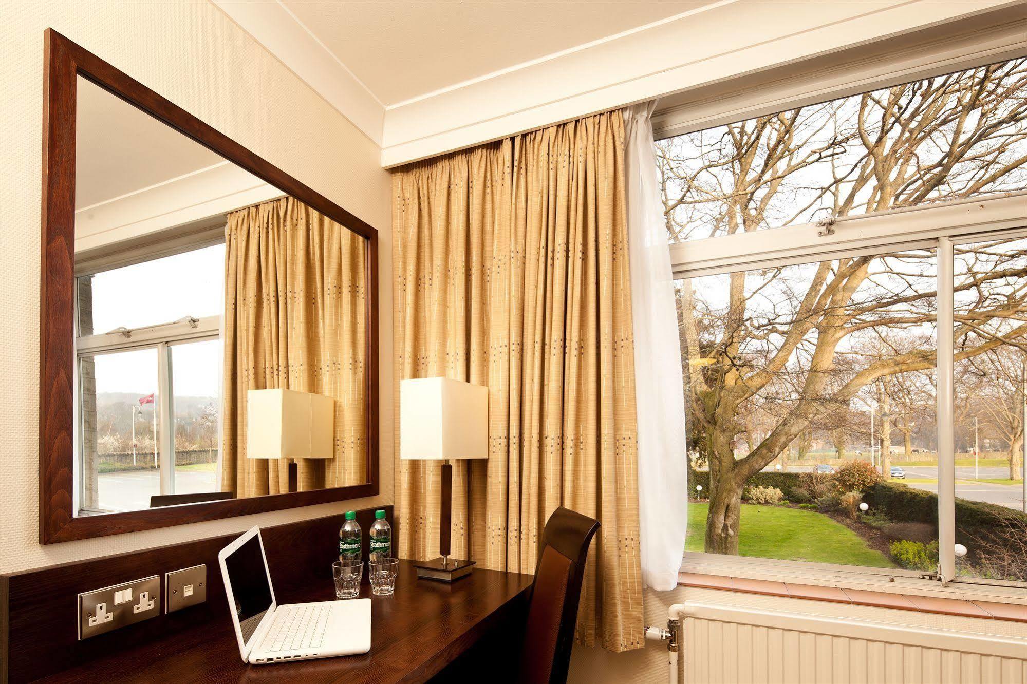 Mercure Bradford, Bankfield Hotel Bagian luar foto